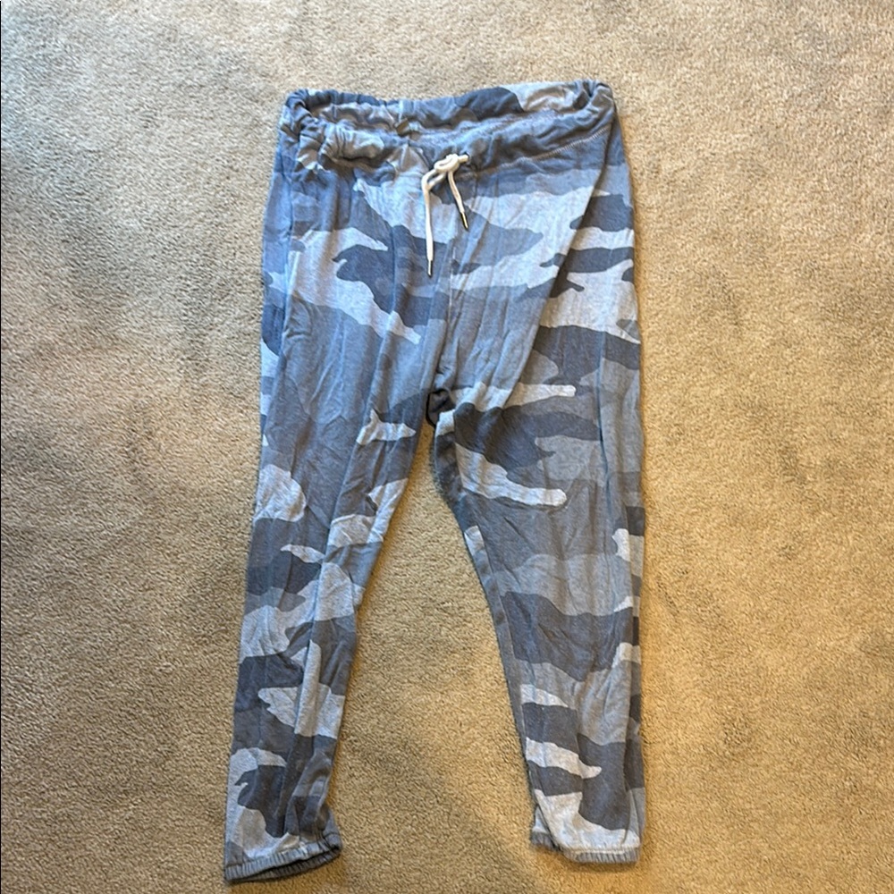 Aerie Camouflage Jogger sweat Pants - Gray and White